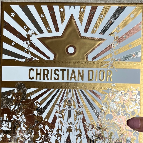 Christian Dior Holiday 2025 Gold and White Gift Box - Picture 3 of 10